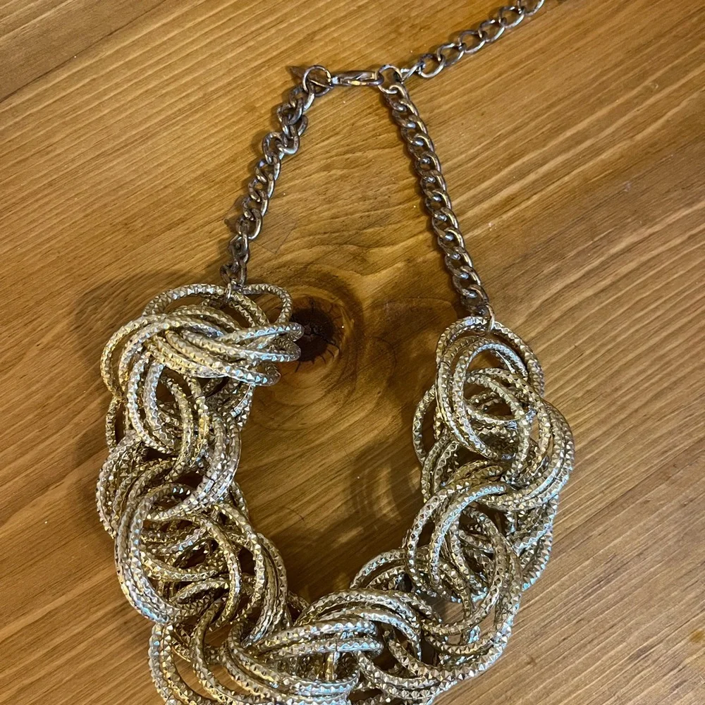 New York gold tone chunky necklace, bracelet, earrings set 16 “ - Picture 6 of 9